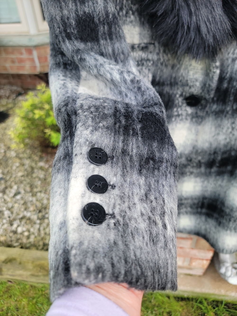 Laundry By Shelli Segal Black & White Plaid Coat with Faux Fur Collar - Picture 5 of 16
